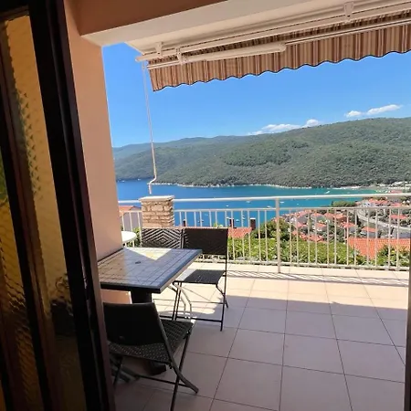 Apartment Alma *